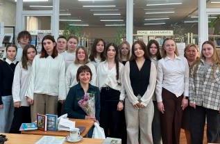 ВСТРЕЧА С ПЕРМСКОЙ ПОЭТЕССОЙ НАТАЛИЕЙ  ГУМЕРОВОЙ