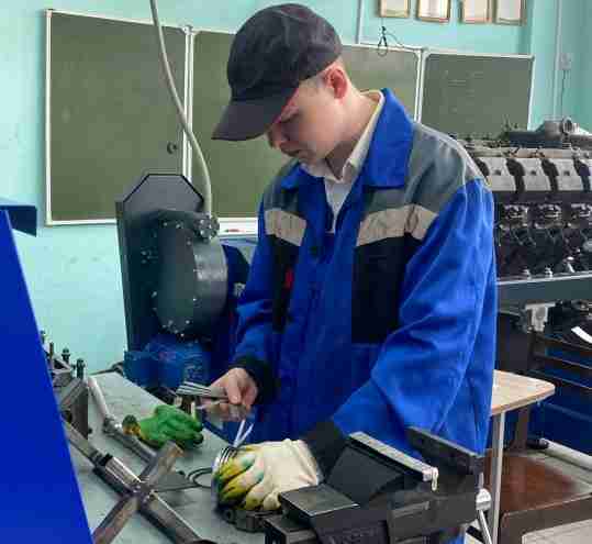 КВАЛИФИКАЦИОННЫЙ ЭКЗАМЕН ПО ПРОФЕССИОНАЛЬНОЙ ПРОГРАММЕ «СЛЕСАРЬ ПО РЕМОНТУ АВТОМОБИЛЕЙ 3-ГО РАЗРЯДА» КВАЛИФИКАЦИОННЫЙ ЭКЗАМЕН ПО ПРОФЕССИОНАЛЬНОЙ ПРОГРАММЕ «СЛЕСАРЬ ПО РЕМОНТУ АВТОМОБИЛЕЙ 3-ГО РАЗРЯДА»